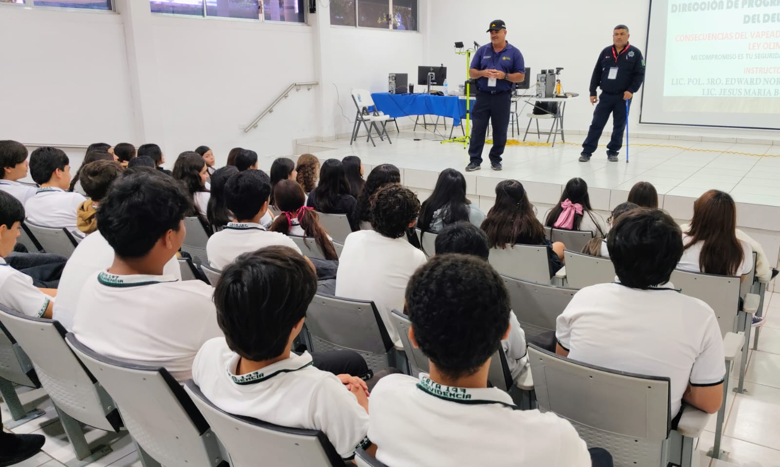 REALIZA DIRECCIÓN DE PROGRAMAS PREVENTIVOS PLÁTICA SOBRE DAÑOS DEL VAPEO Y PREVENCIÓN DE ADICCIONES EN EL CBTA 197