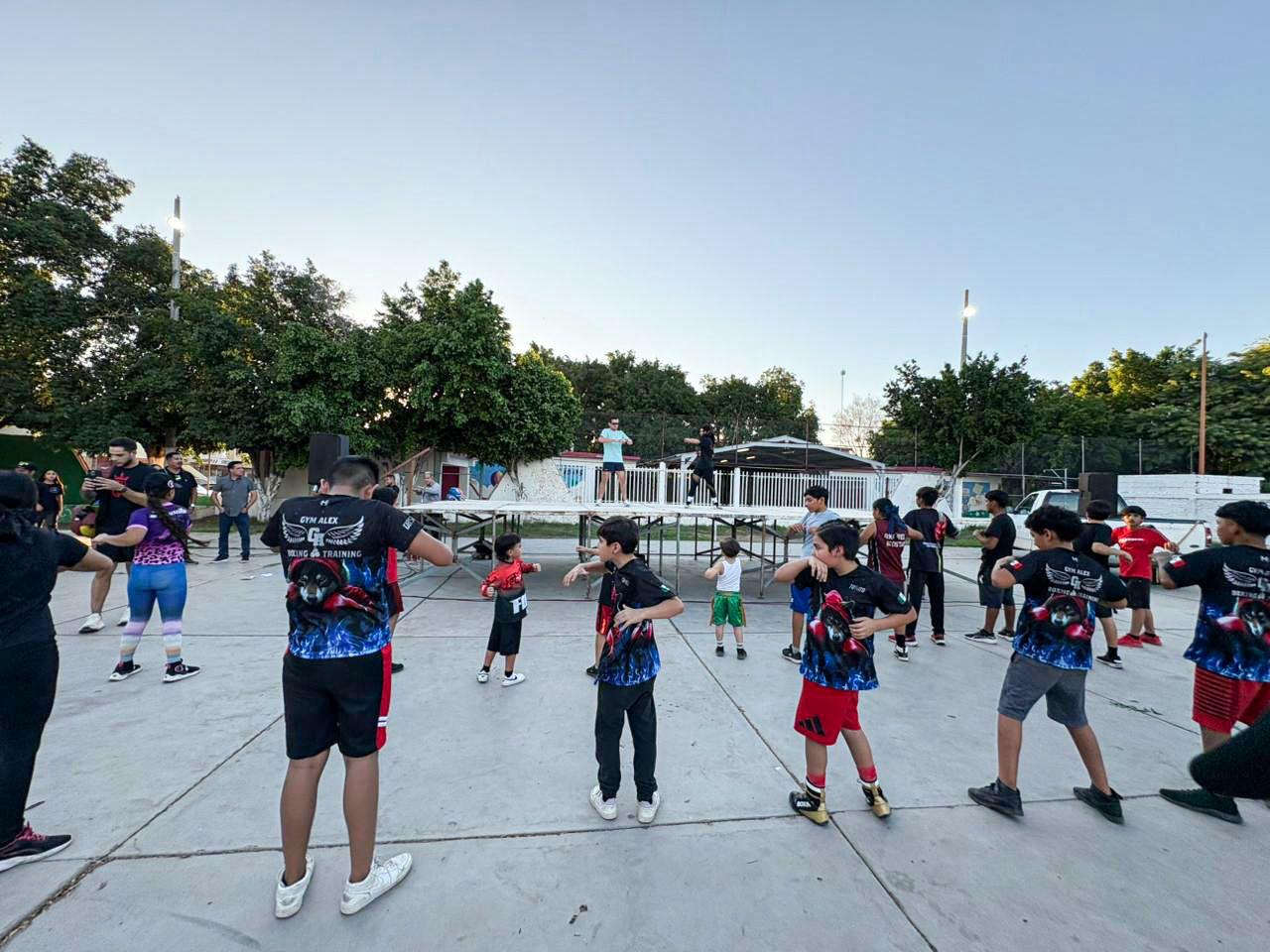 REALIZAN CLASE COMUNITARIA “BOXEANDO POR LA PAZ” EN LA COLONIA PRIMERO DE MAYO