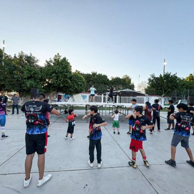 REALIZAN CLASE COMUNITARIA “BOXEANDO POR LA PAZ” EN LA COLONIA PRIMERO DE MAYO